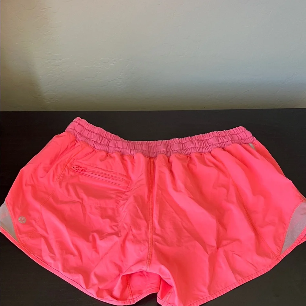 Lululemon hotty hot Shorts - Picture 3 of 5